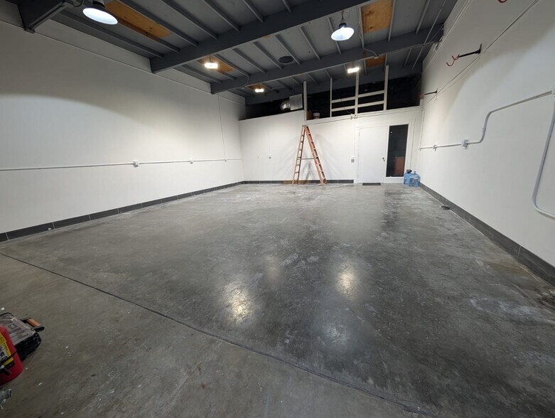 More Photos Of 200 Valley Dr, Brisbane Flex For Lease