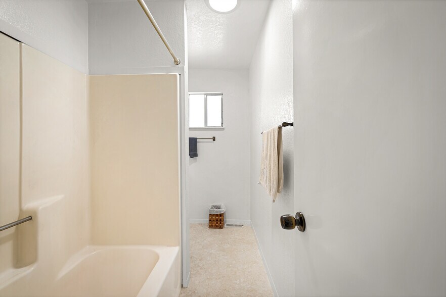More Photos Of 611 Hendley St, Santa Rosa Apartments For Sale