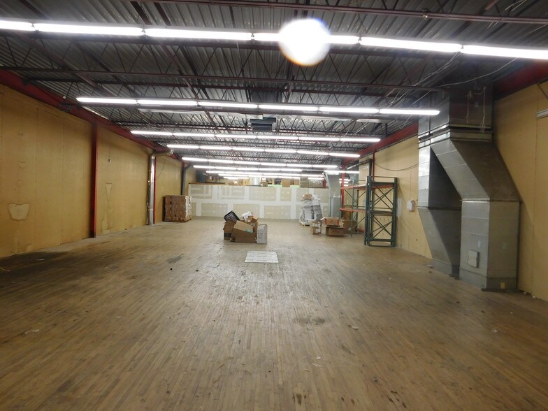 More Photos Of 131 Liberty Ave, Mineola Warehouse For Sale