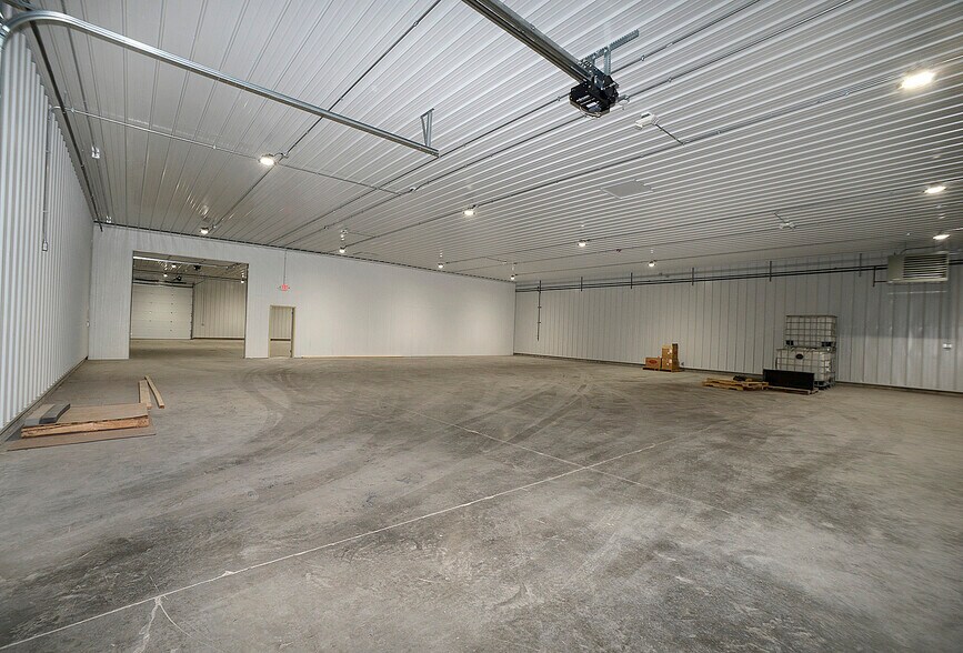 More Photos Of 1530 Titanium Dr, Ottawa Showroom For Lease