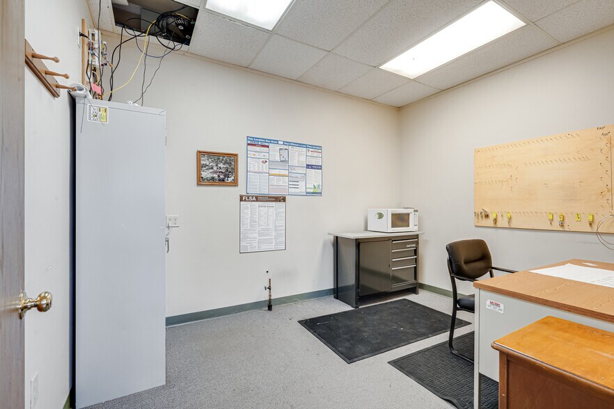 More Photos Of W7293 US Highway 10 114, Menasha Auto Dealership For Sale