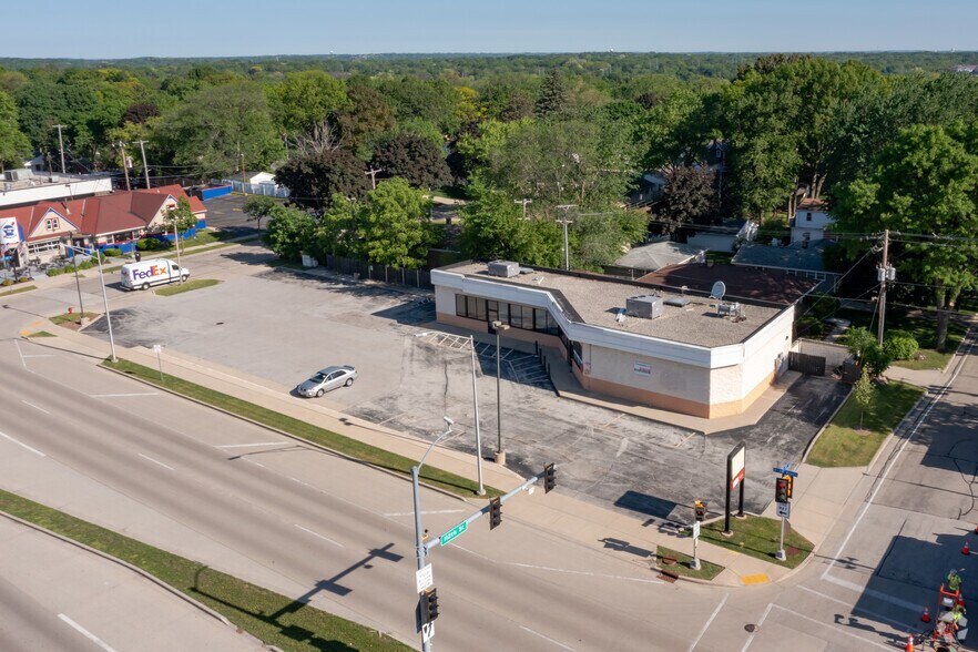 More Photos Of 11216 W Bluemound Rd, Wauwatosa Convenience Store For Lease