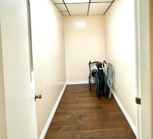 More Photos Of 4550 Kearny Villa Rd, San Diego Office For Sale