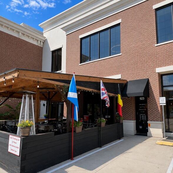 More Photos Of 623 Massachusetts St, Lawrence Freestanding For Lease