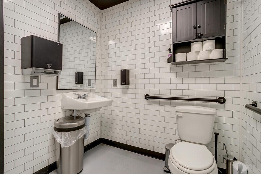 More Photos Of 316 Wilshire Blvd, Burleson Freestanding For Sale