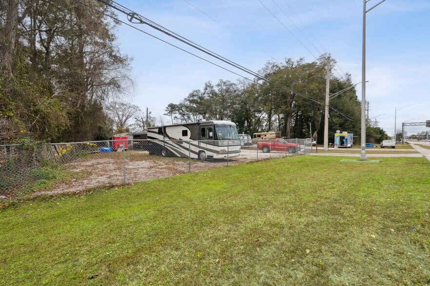 More Photos Of 8463 Beach Blvd, Jacksonville Freestanding For Lease
