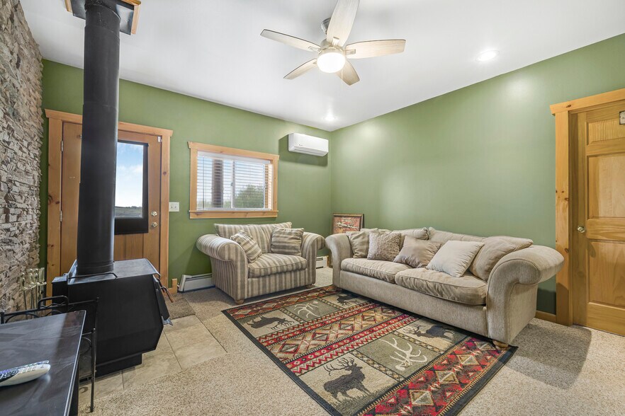 More Photos Of 1665 Whisper Ridge Rd, Ashton Hotel For Sale