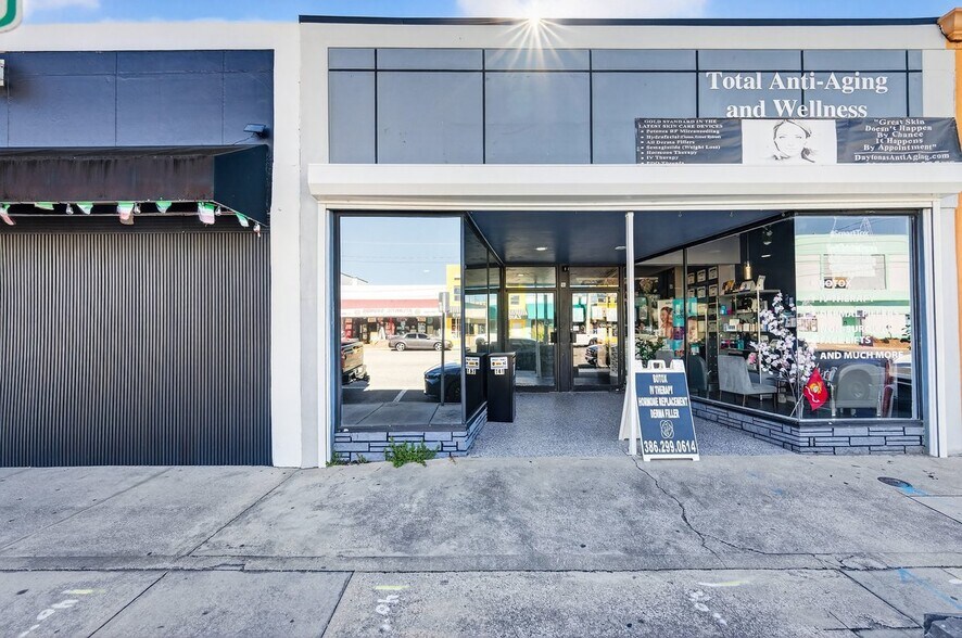 More Photos Of 141 W International Speedway Blvd, Daytona Beach Storefront For Sale