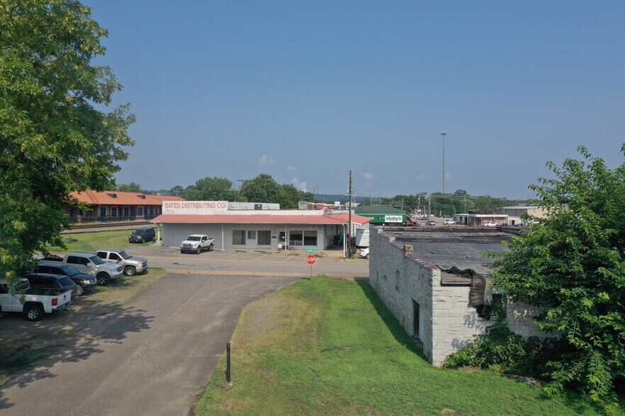 More Photos Of 301 N Commerce Ave, Russellville Warehouse For Sale