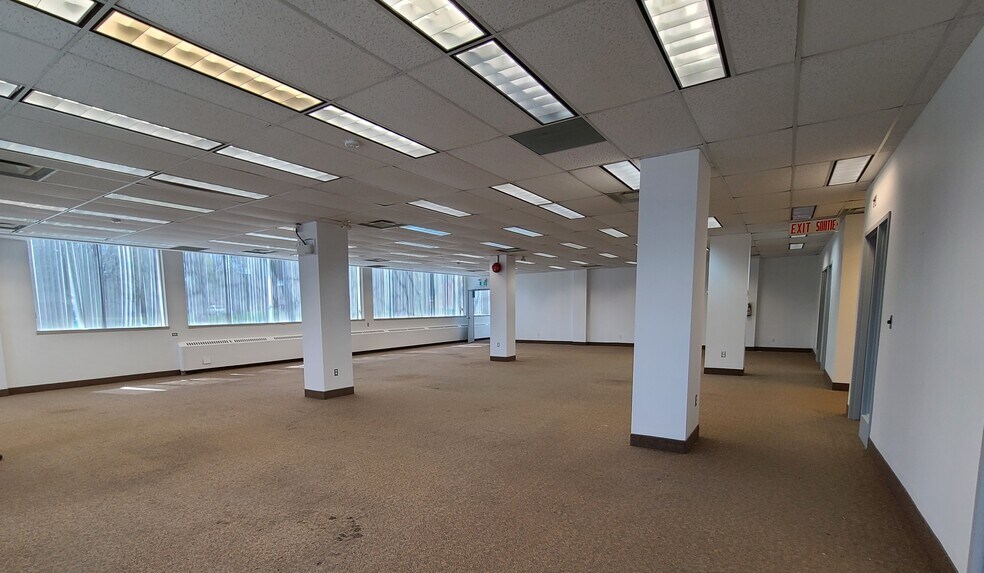 More Photos Of 310 Simcoe St S, Oshawa Office For Lease