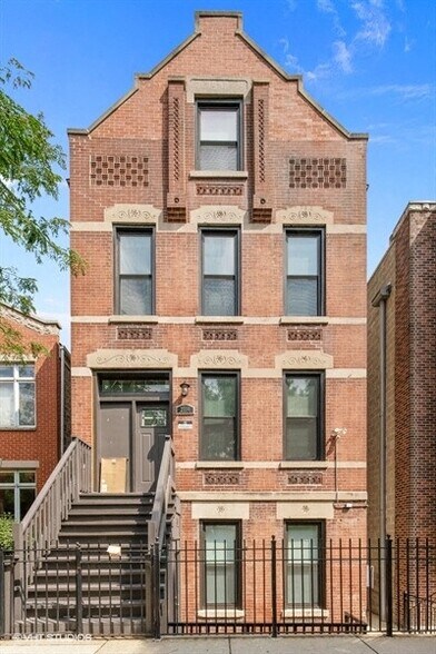 More Photos Of 2014 W McLean Ave, Chicago Apartments For Sale