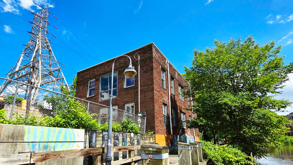 More Photos Of 4590 Main St, Manayunk Office For Lease