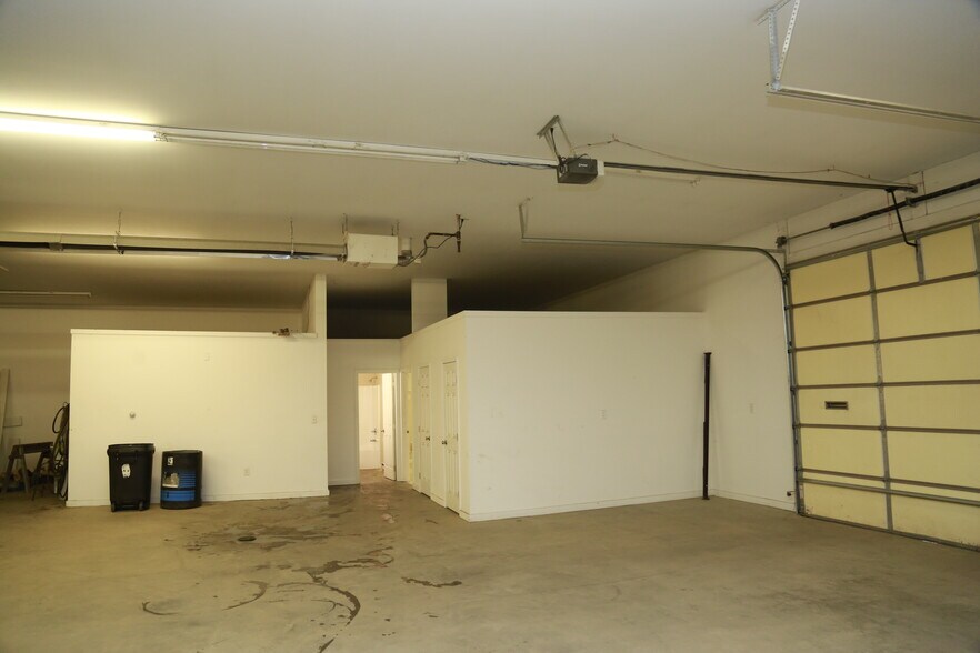 More Photos Of 925 Canyon Rd, Morgantown Distribution For Lease