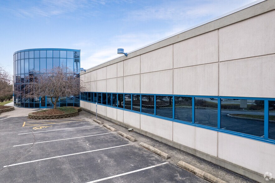 Primary Photo Of 161-175 N Archer Ave, Mundelein Warehouse For Lease