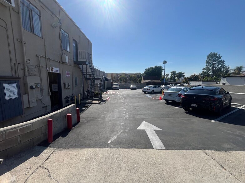 More Photos Of 8115 Foothill Blvd, Sunland Storefront Retail Office For Sale