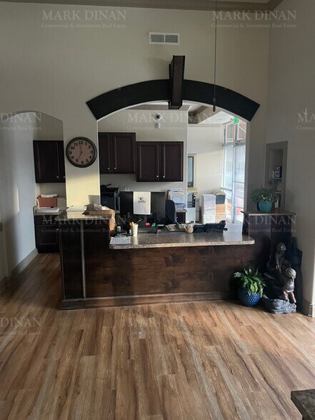More Photos Of 402 Airport Commons Dr, Calera Medical For Lease