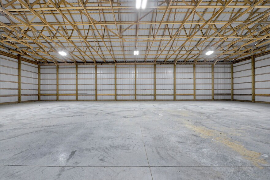 More Photos Of 5263 Harrisburg Pike, Grove City Warehouse For Lease