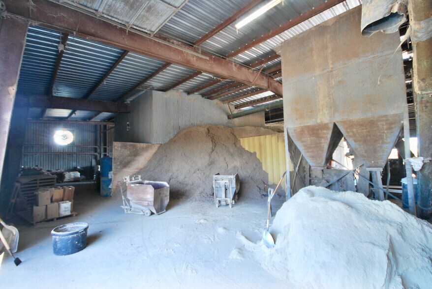 More Photos Of 5040 FM 1295, Moulton Specialty For Sale