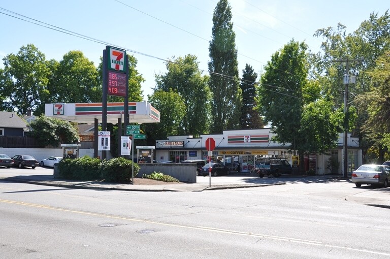More Photos Of 101 NE 50th St, Seattle Convenience Store For Sale