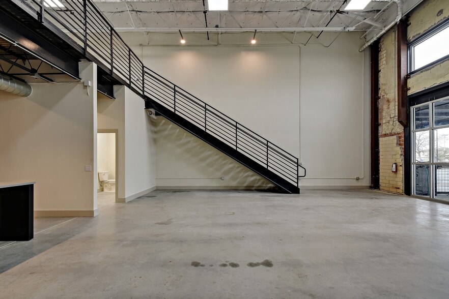 More Photos Of 215 Coca Cola Pl, San Antonio Apartments For Lease