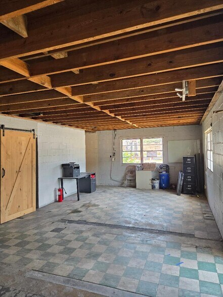More Photos Of 626 W Carolina Ave, Hartsville Showroom For Sale