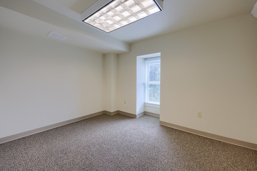 More Photos Of 390 E Main St, Ephrata Office For Sale