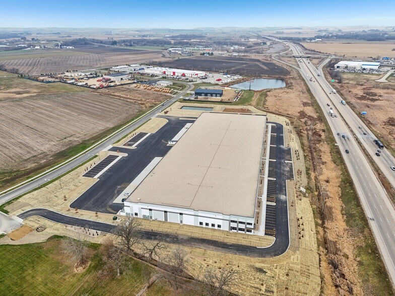 More Photos Of 4940 Cake Pky, Deforest Warehouse For Lease