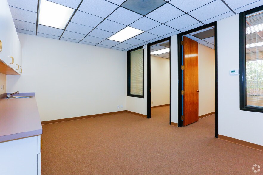 More Photos Of 1771 E Flamingo Rd, Las Vegas Unknown For Lease