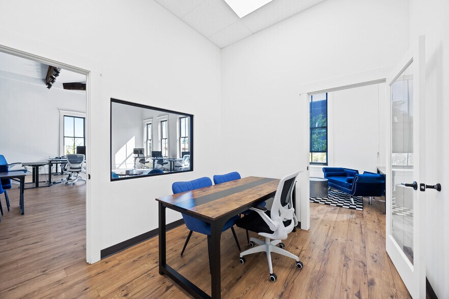 More Photos Of 227 Pearl St, New Albany Office For Lease