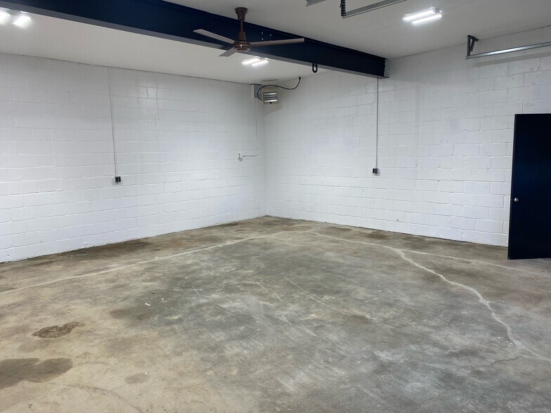 More Photos Of 134 Cockeysville, Cockeysville Warehouse For Lease