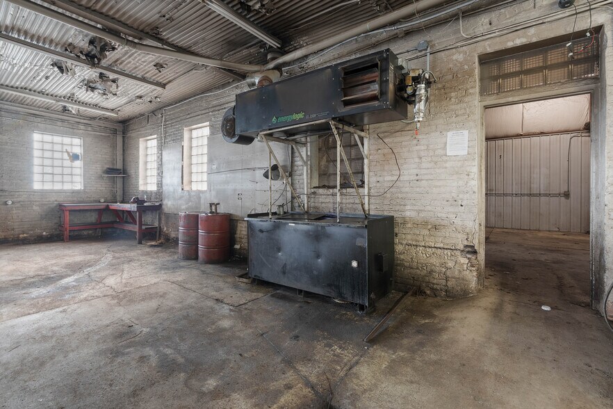 More Photos Of 4001 E 2nd St, Superior Auto Repair For Sale