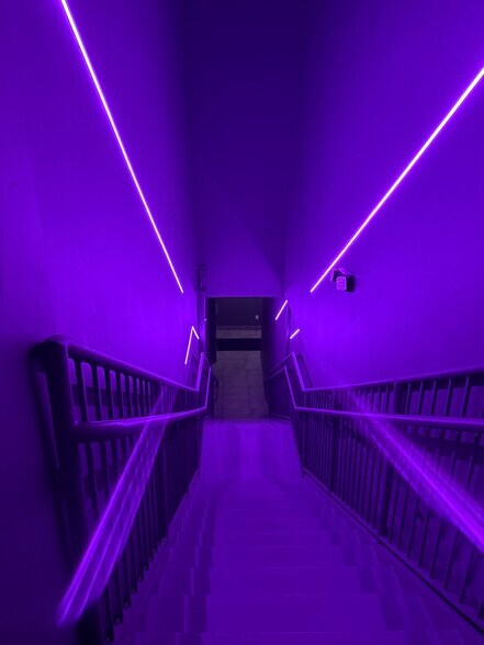 More Photos Of 1495 N Park Dr, Weston Showroom For Lease