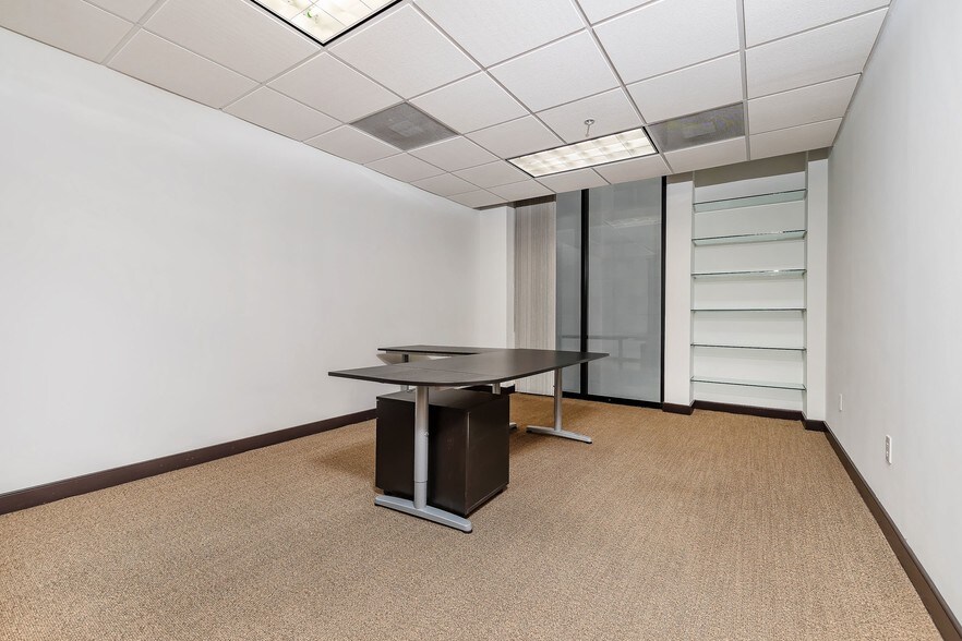 More Photos Of 1110 Brickell Ave, Miami Office For Lease