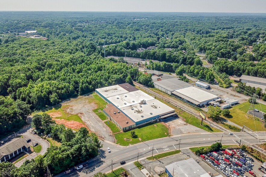 More Photos Of 5500 N Sharon Amity Rd, Charlotte Manufacturing For Lease