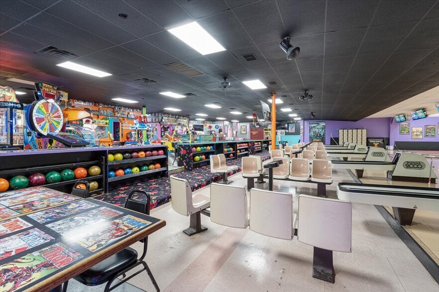 More Photos Of 1490 Highway 412 W, Siloam Springs Bowling Alley For Sale