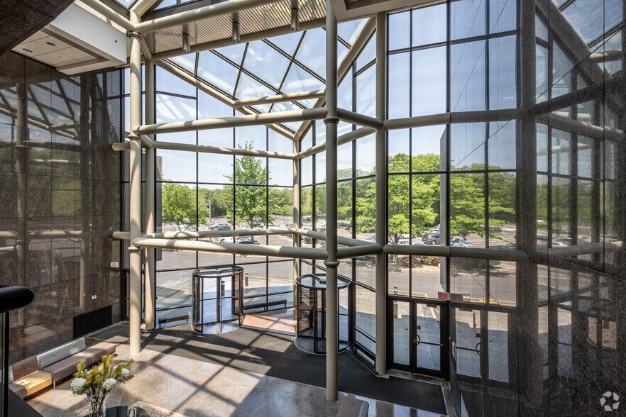 More Photos Of 1 Maynard Dr, Park Ridge Office For Lease