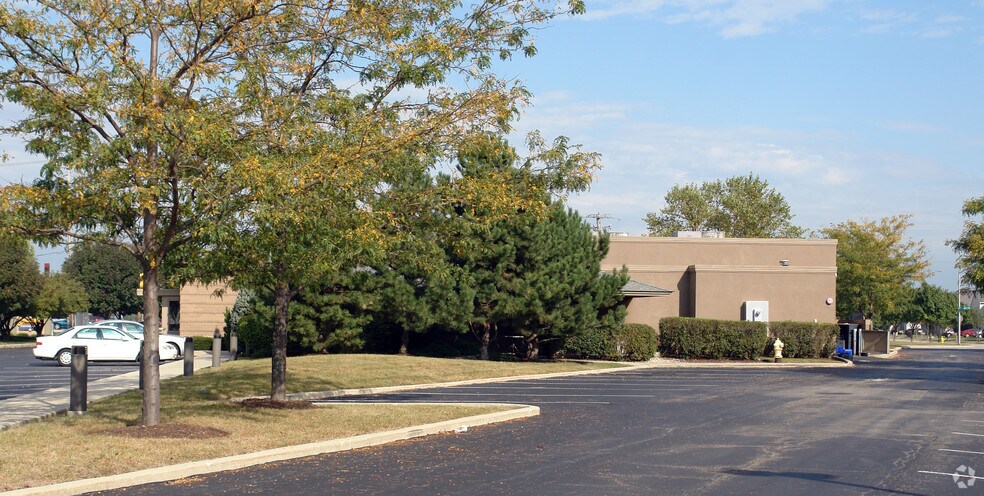 More Photos Of 300 Veterans Pky, Bolingbrook Restaurant For Sale
