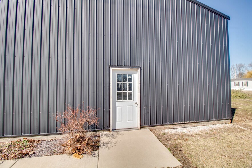 More Photos Of 200 Mounts st, Carlinville Industrial For Sale