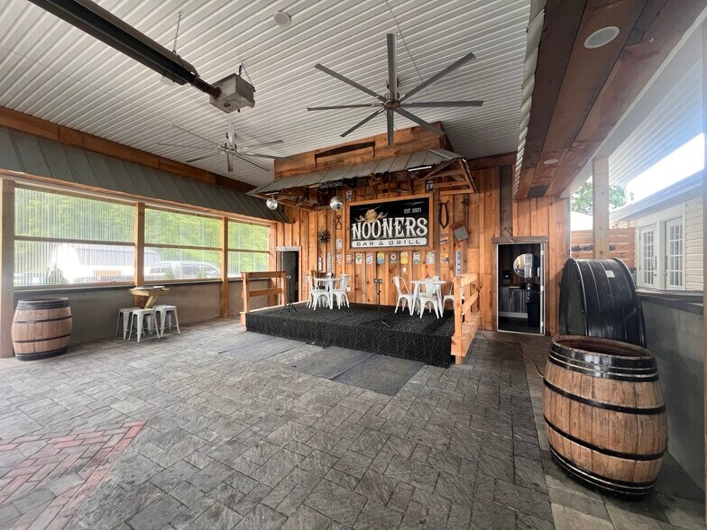 More Photos Of 15170 & 15182 George Washington Memorial Hwy, Saluda Restaurant For Sale