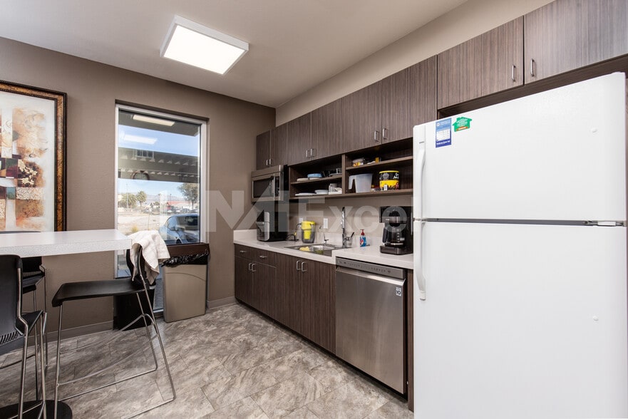 More Photos Of 2645 W Cheyenne Ave, North Las Vegas Research And Development For Sale