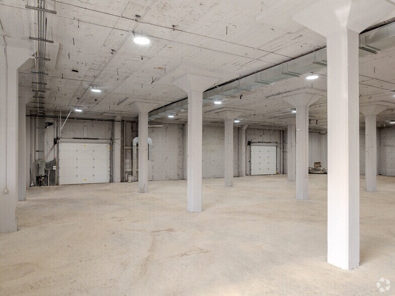 More Photos Of 140 Elizabeth St, Lambton Shores Distribution For Lease