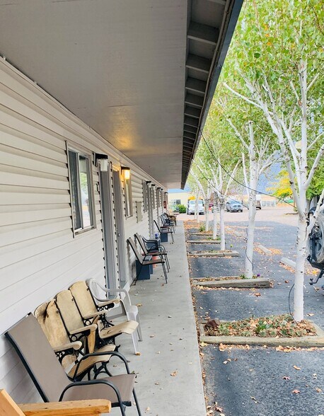 More Photos Of 62271 CA-299, Cedarville Hotel For Sale