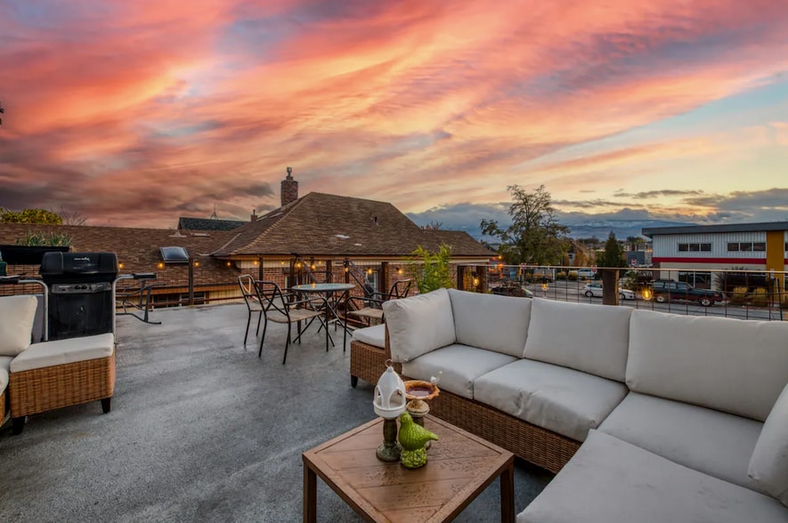 More Photos Of 120 Thoma St, Reno Storefront Retail Residential For Sale