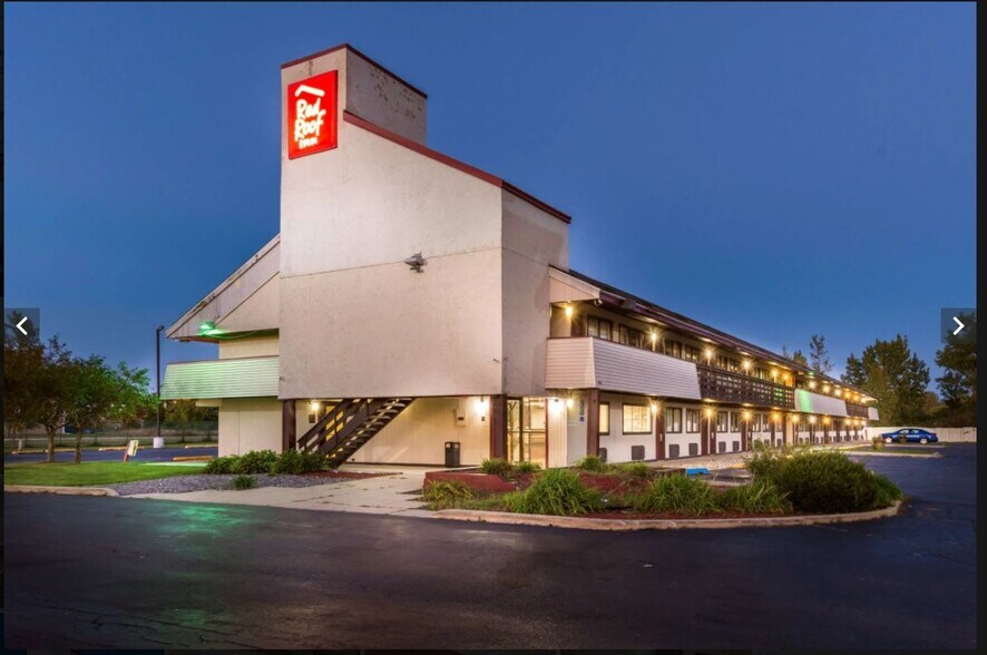 Primary Photo Of 966 S Outer Dr, Saginaw Hotel For Sale
