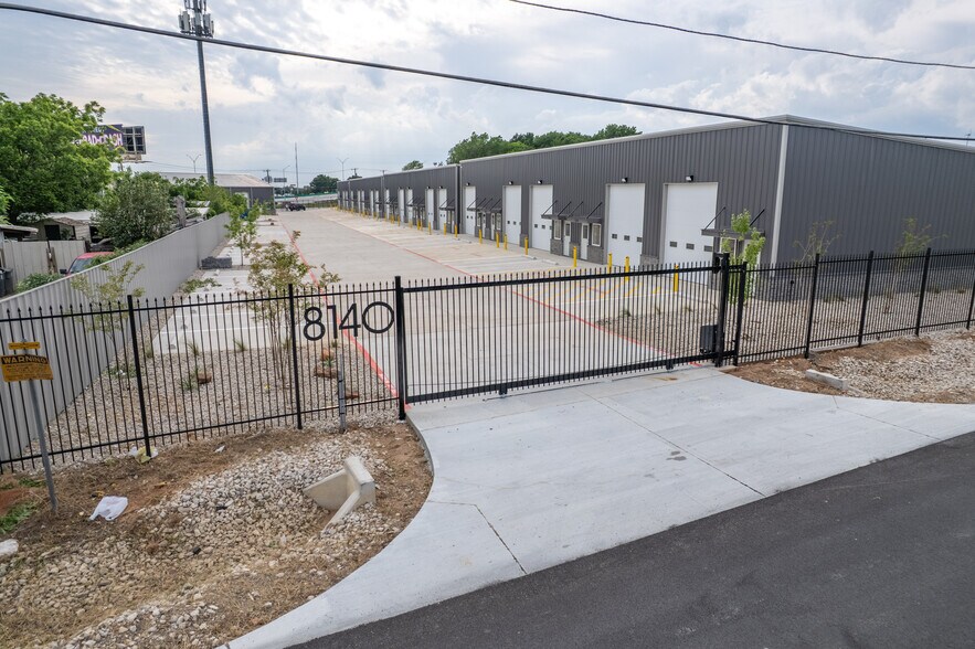 More Photos Of 8140 C F Hawn fwy, Dallas Light Distribution For Lease