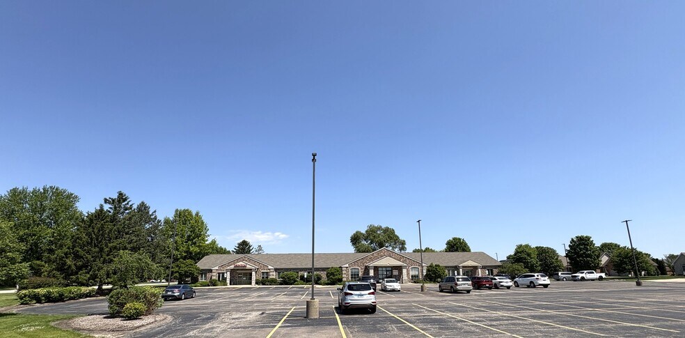 More Photos Of 1 E County Line Rd, Sandwich Medical For Lease