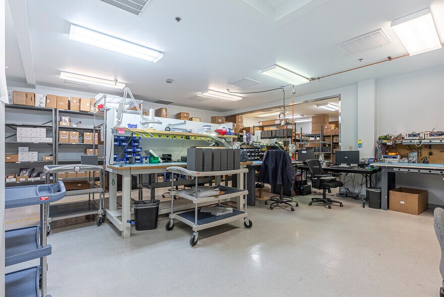 More Photos Of 2451 NW 28th Ave, Portland Manufacturing For Sale