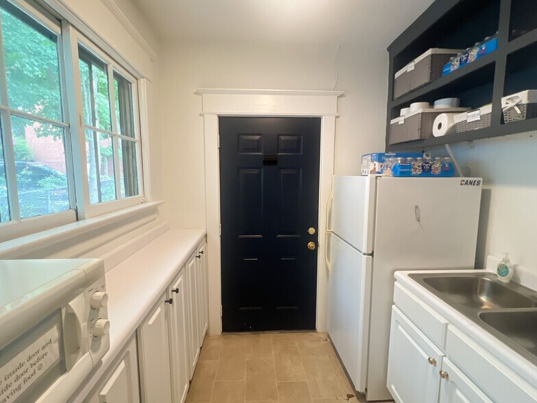 More Photos Of 221 Glenwood Ave, Raleigh Office For Sale