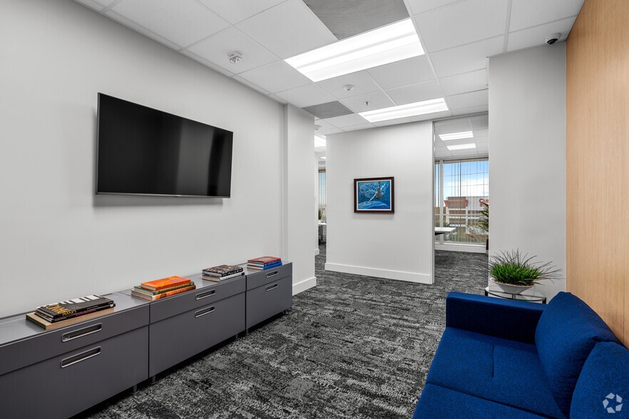 More Photos Of 19495 Biscayne Blvd, Aventura Office For Lease