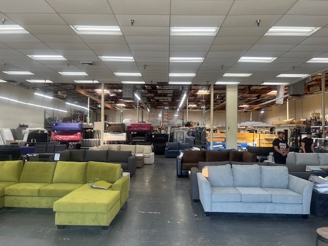 More Photos Of 2870 S Harbor Blvd, Santa Ana Warehouse For Lease